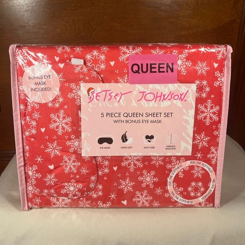 Betsey Johnson Christmas snowflake queen sheet set